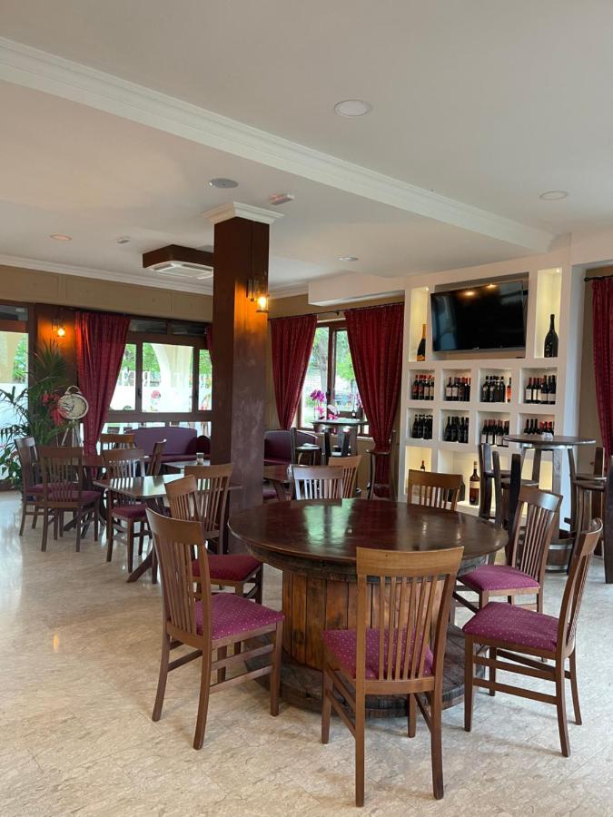 فندق Divino Bistrot E Relais Lenola المظهر الخارجي الصورة