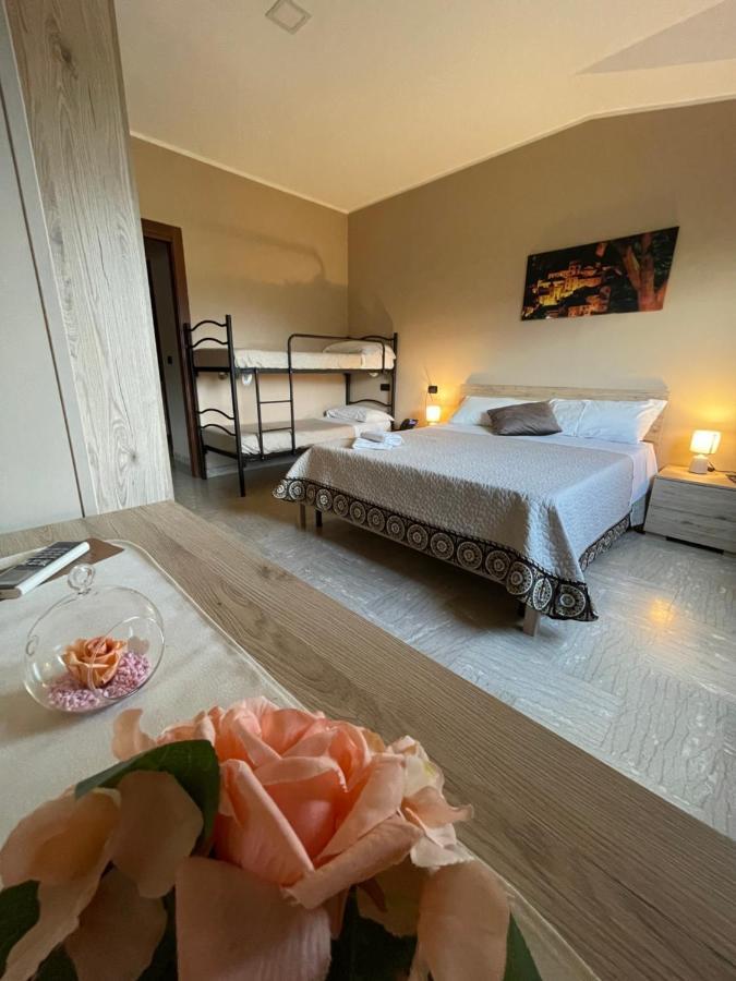 فندق Divino Bistrot E Relais Lenola المظهر الخارجي الصورة