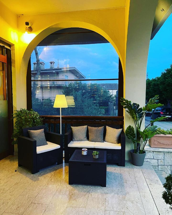 فندق Divino Bistrot E Relais Lenola المظهر الخارجي الصورة